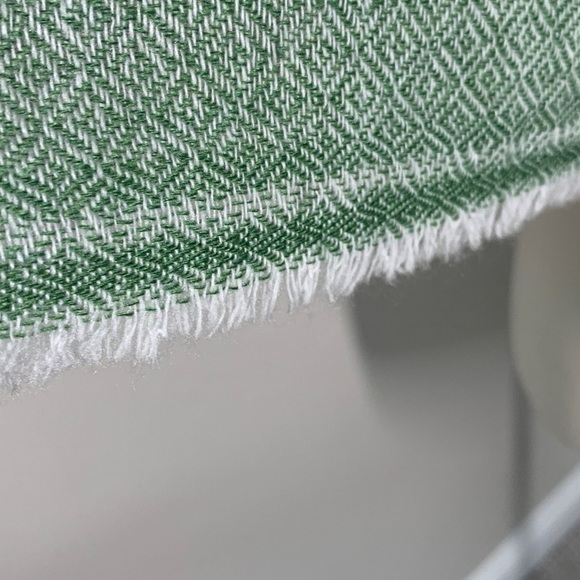 Dream N Art Collection green and white cashmere scarf made in Nepal - Picture 6 of 6